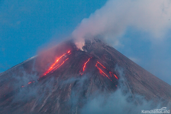 is Klyuchevskaya Sopka volcano active or extinct.