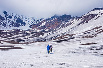 tourists approaching the summit of Tolbachik