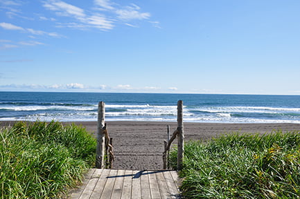 descent to the beach